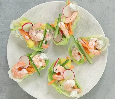 Mini wraps acidulés de gambas et ananas